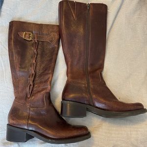 Leather boot with square toe, side zip and braid/buckle detail